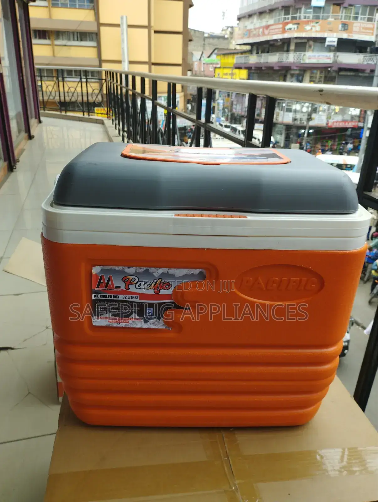 Pacific 32L Insulated Cooler Box for Outdoor Adventures