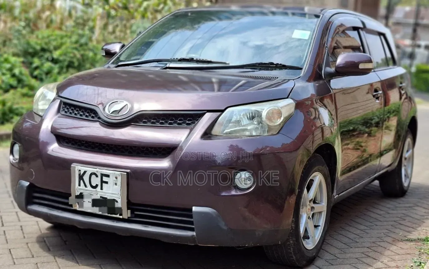 Toyota IST 2008 Maroon