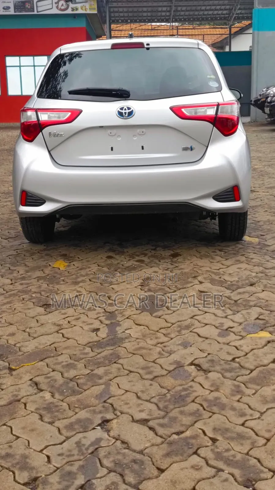 Toyota Vitz 2018 Silver