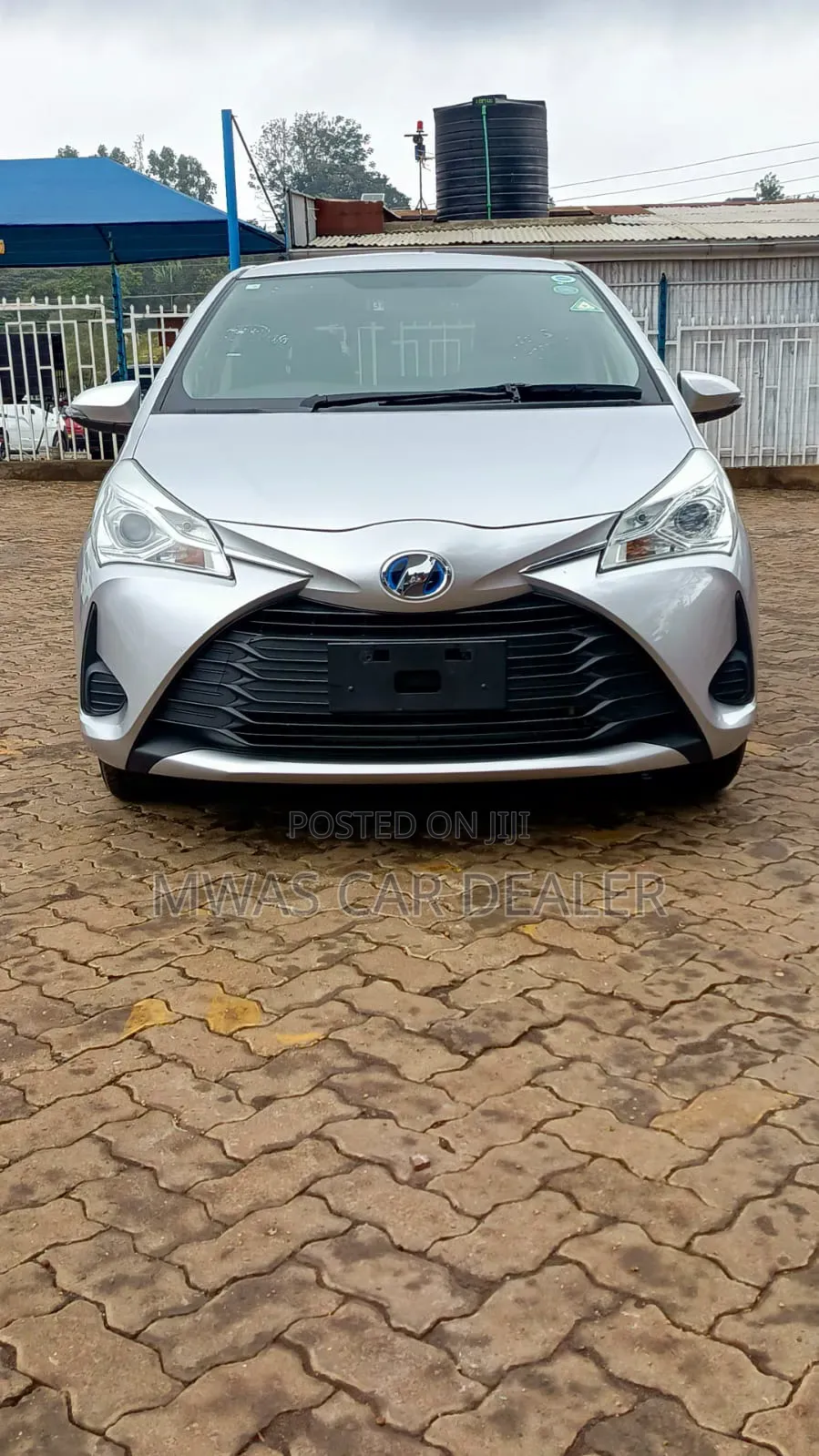Toyota Vitz 2018 Silver