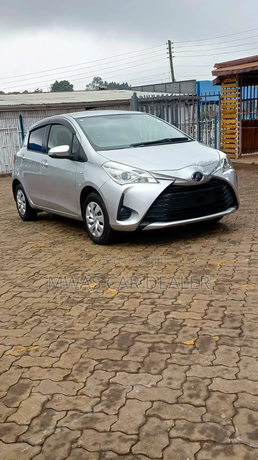 Toyota Vitz 2018 Silver