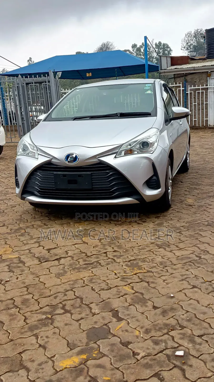Toyota Vitz 2018 Silver