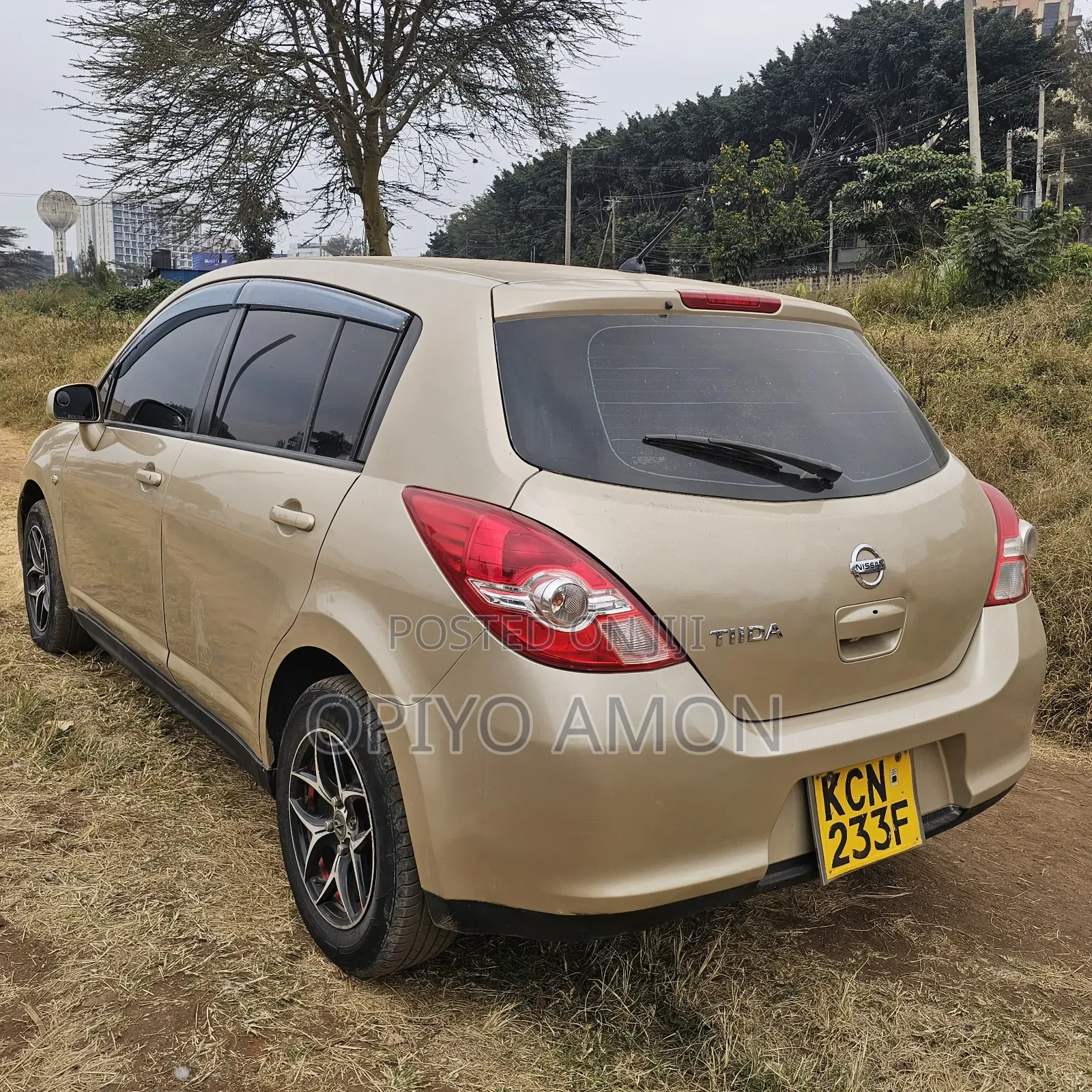 Nissan Tiida 2010 Yellow