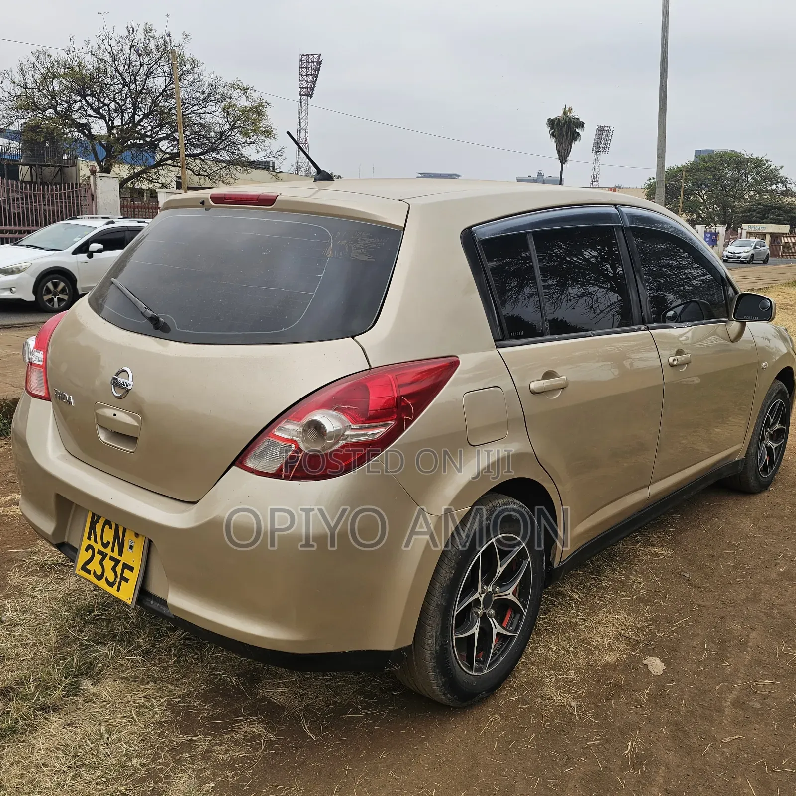 Nissan Tiida 2010 Yellow