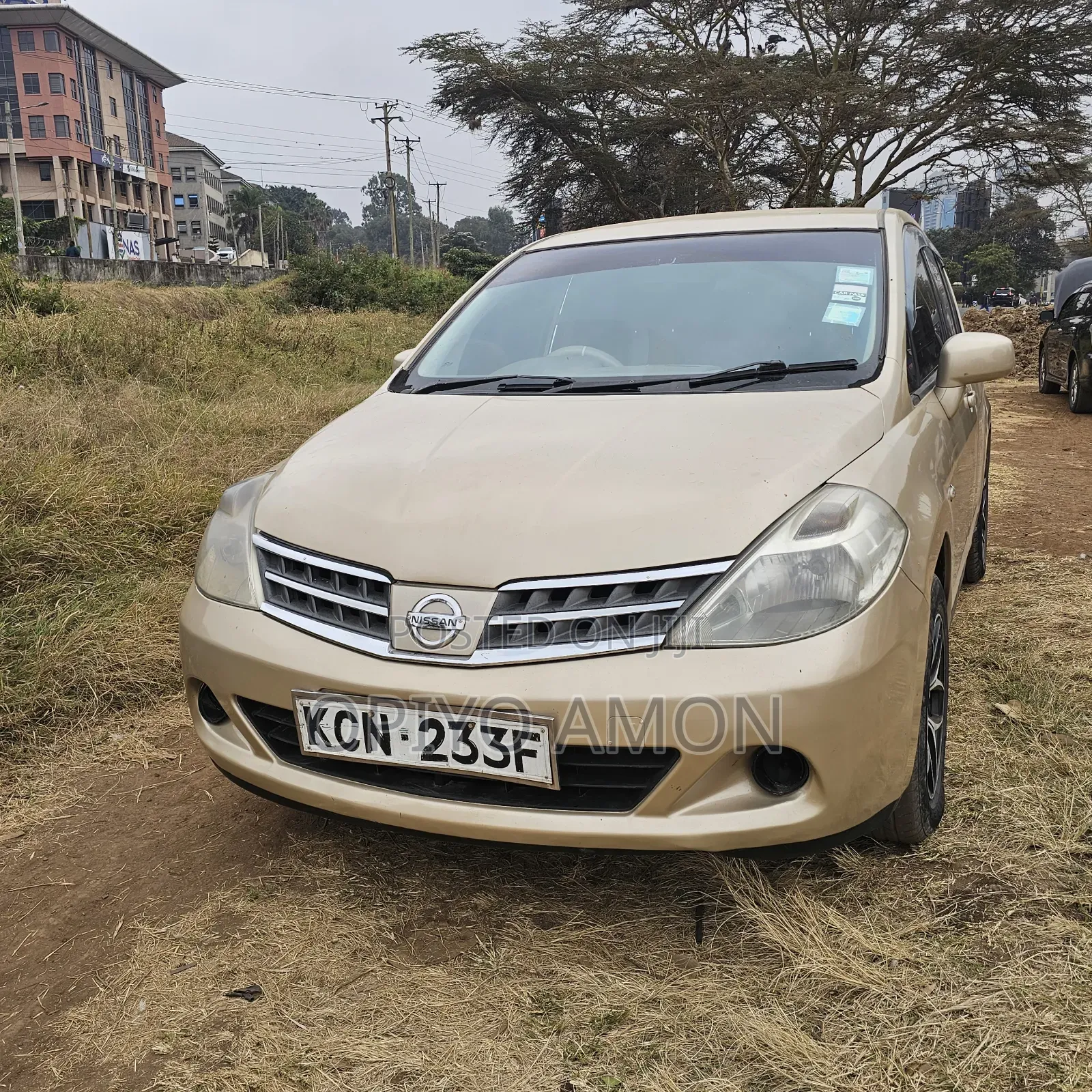 Nissan Tiida 2010 Yellow