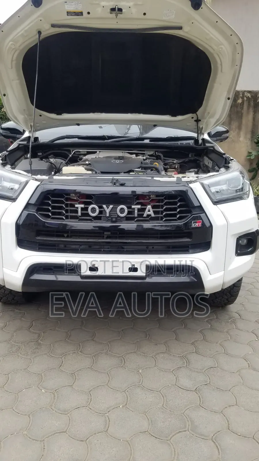 Toyota Hilux 2022 White