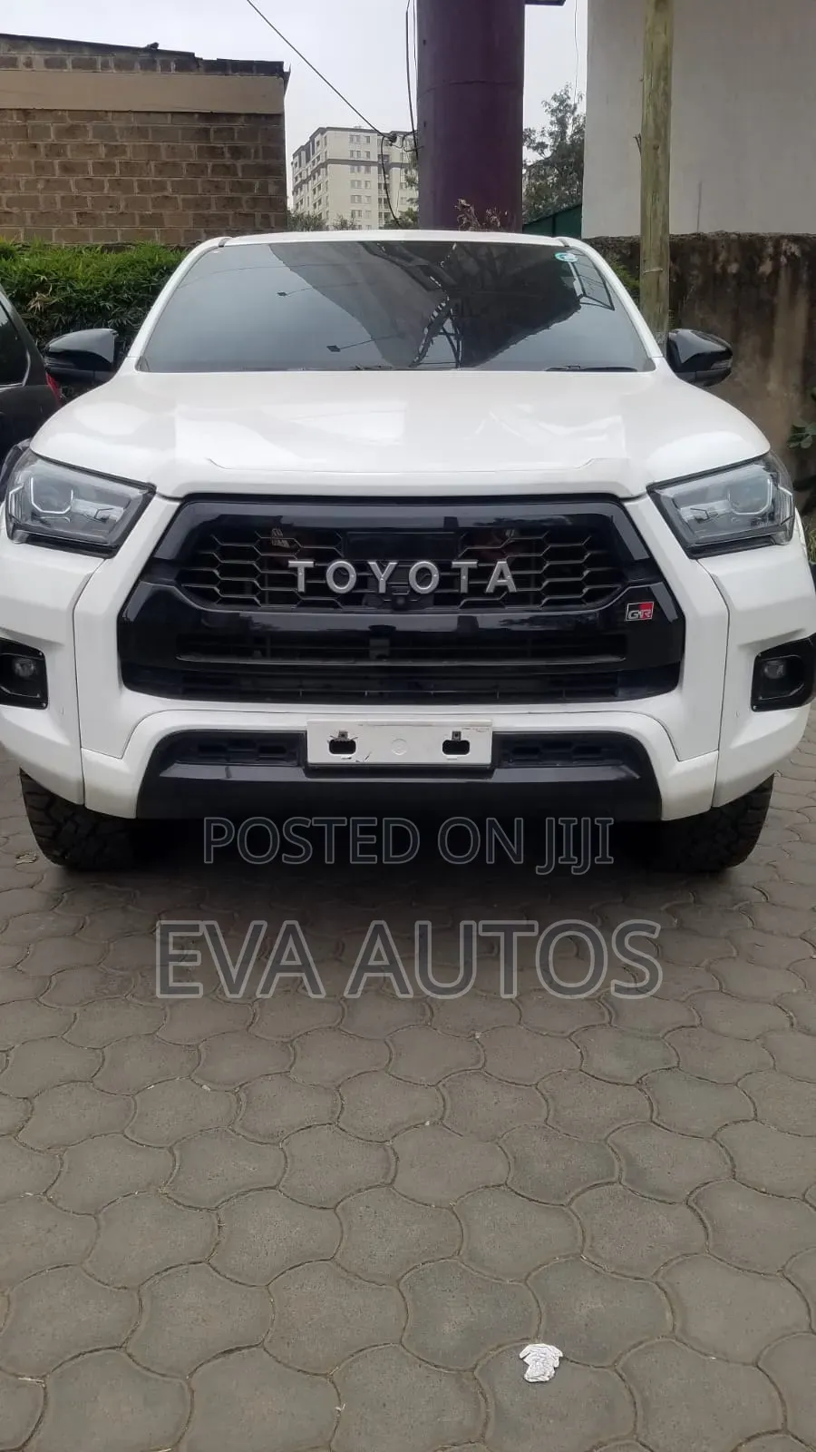Toyota Hilux 2022 White
