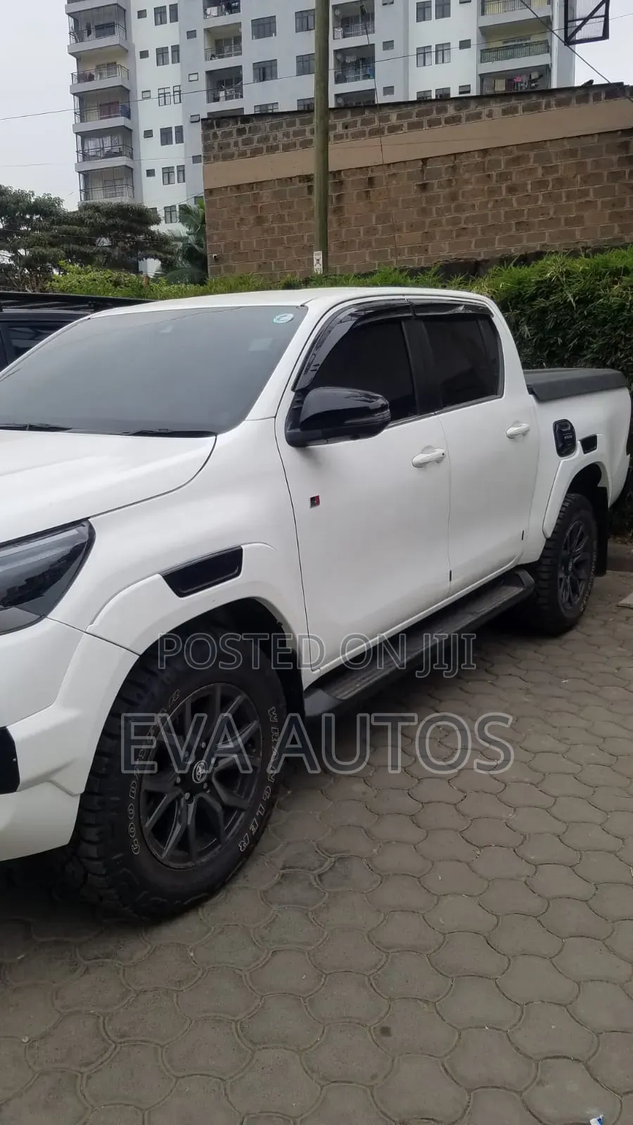 Toyota Hilux 2022 White