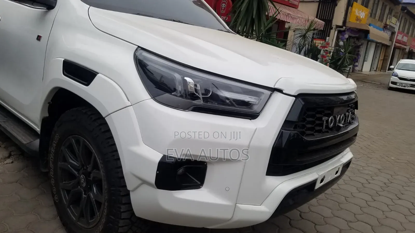 Toyota Hilux 2022 White
