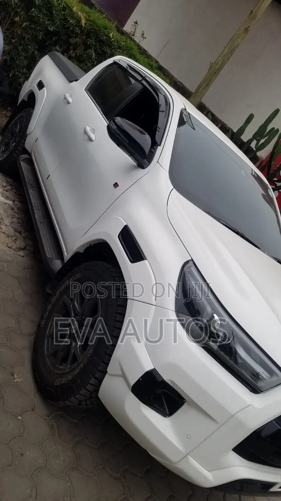 Toyota Hilux 2022 White