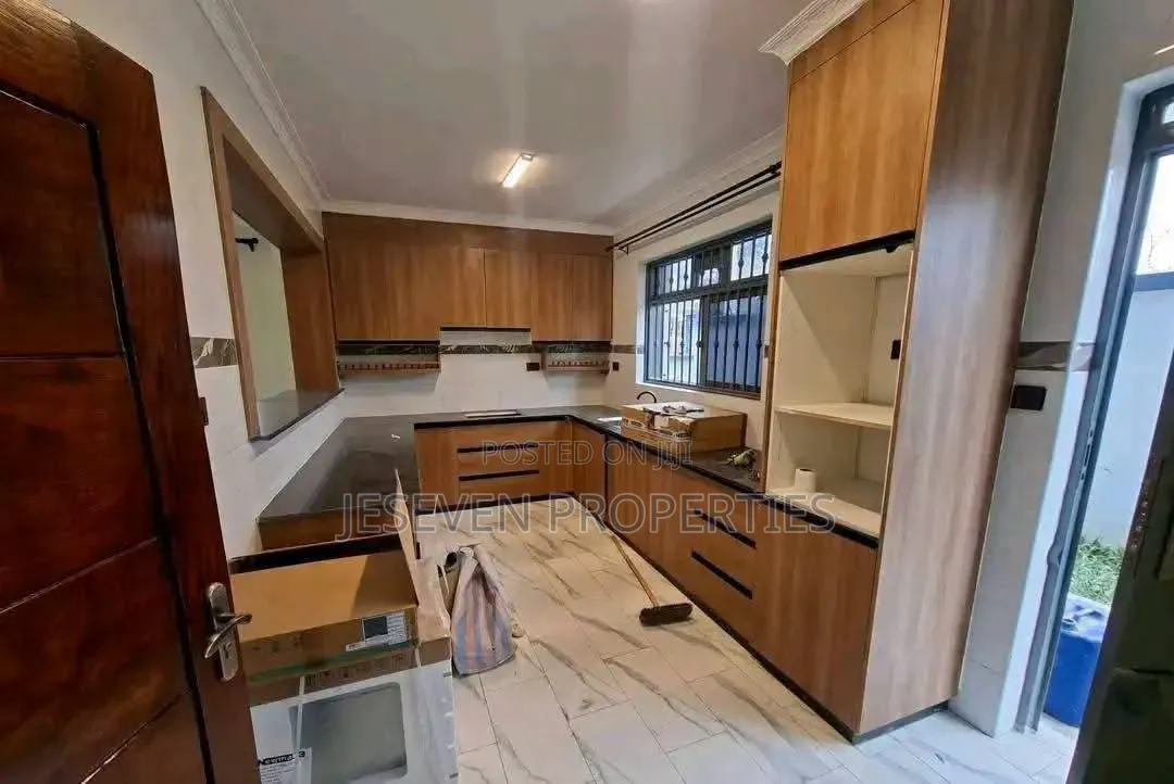 5bdrm Mansion in Syokimau, Gateway Mall Area for rent