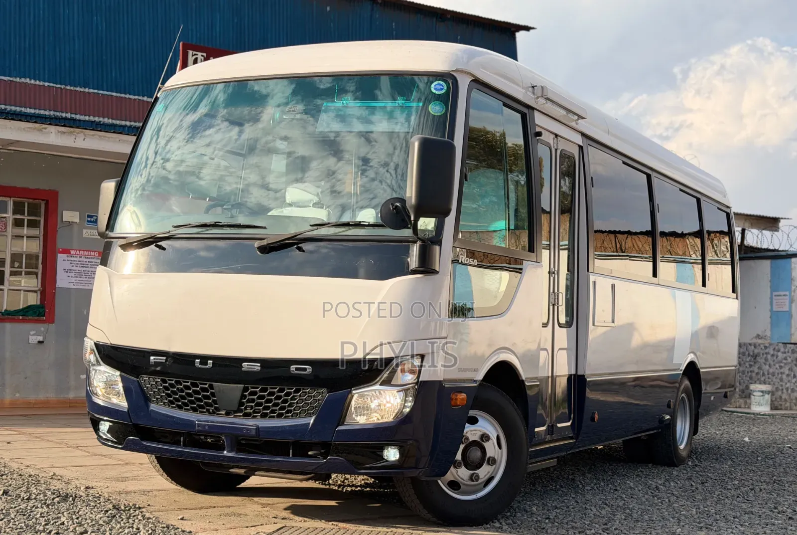 Mitsubishi Fuso Rosa 2019 White