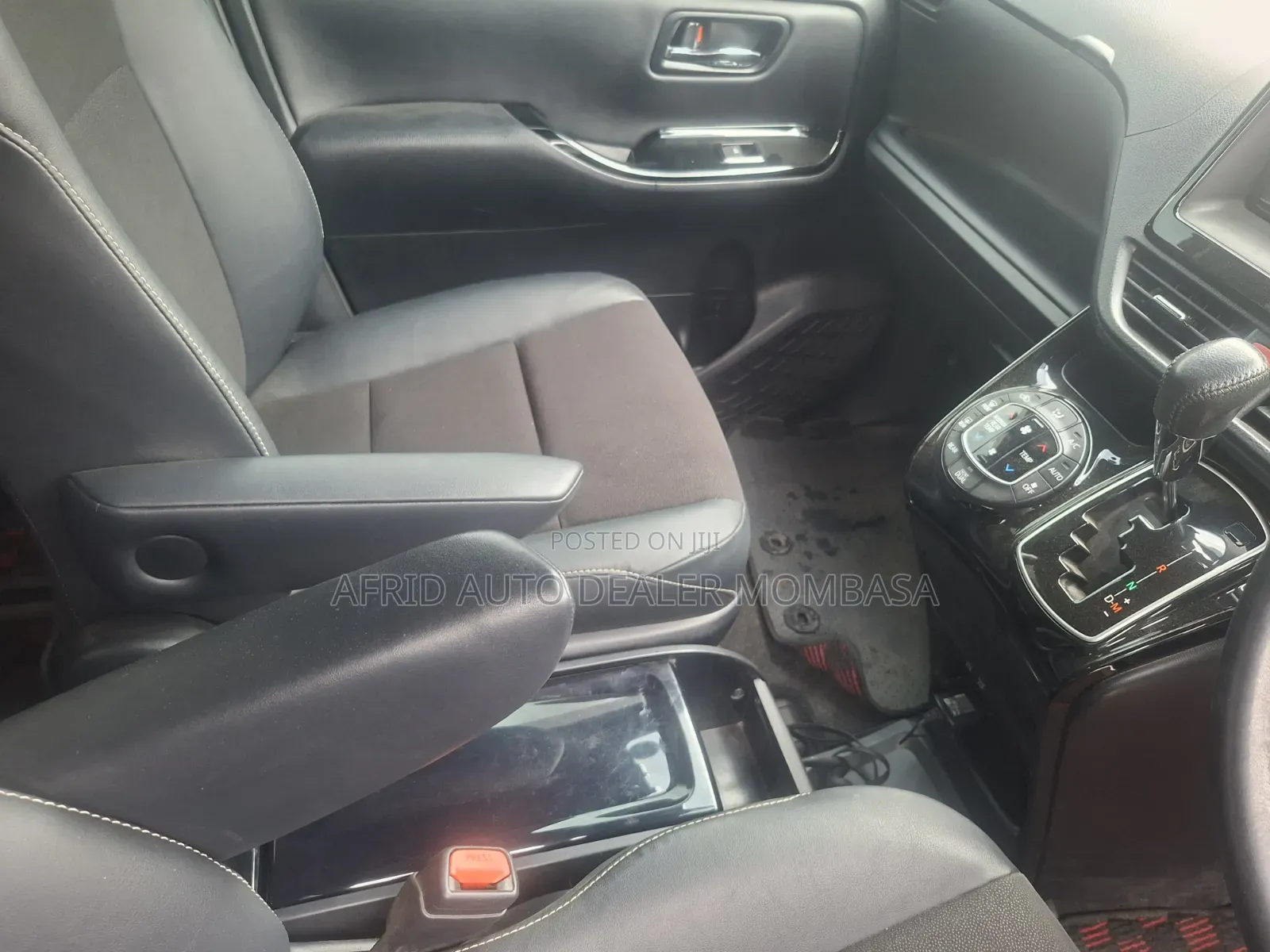 Toyota Noah 2.0 AWD (6 Seater) 2019 White