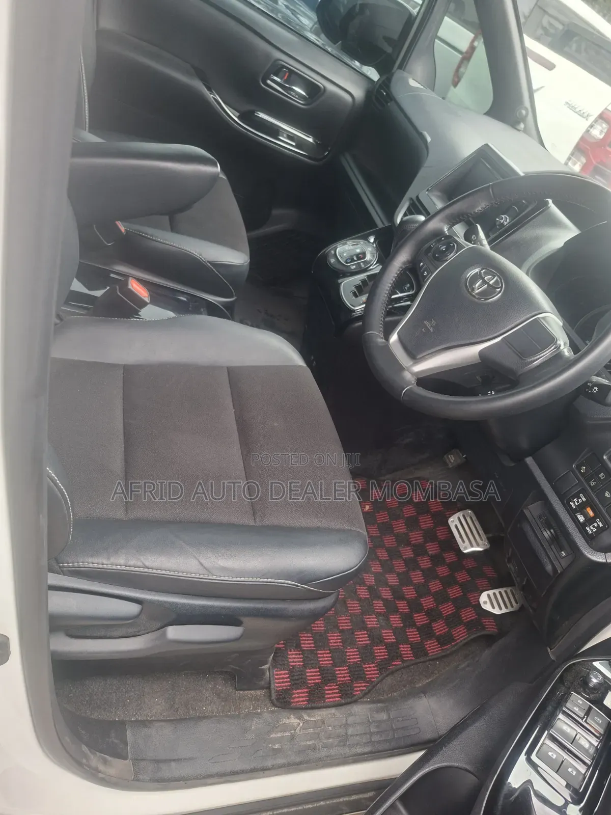 Toyota Noah 2.0 AWD (6 Seater) 2019 White