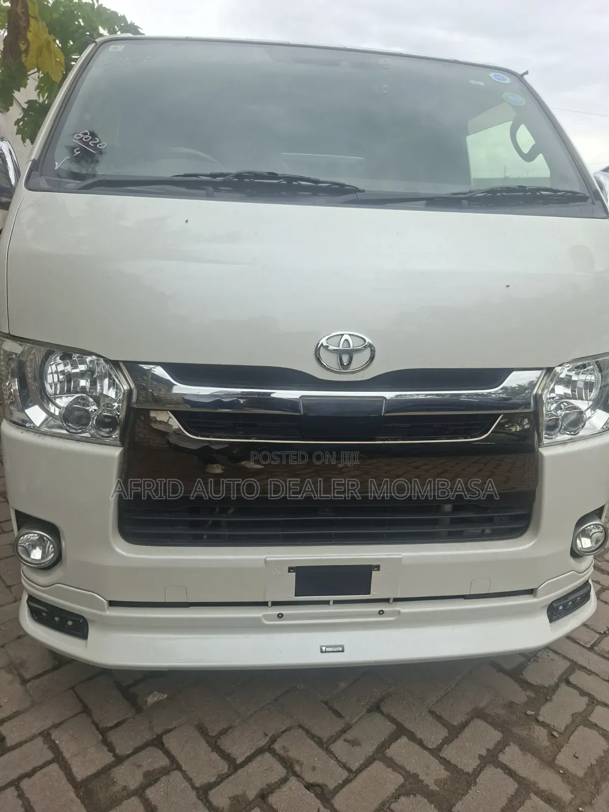 Toyota HiAce 2019 White