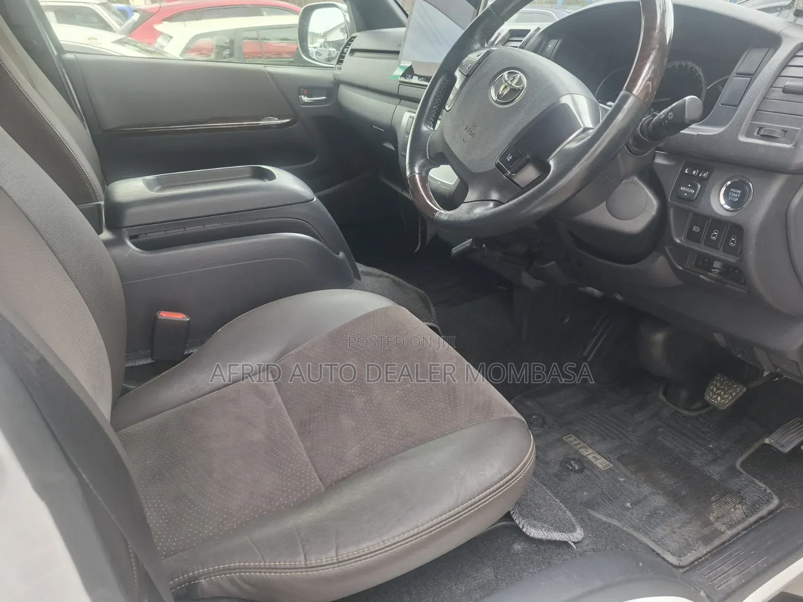 Toyota HiAce 2019 White