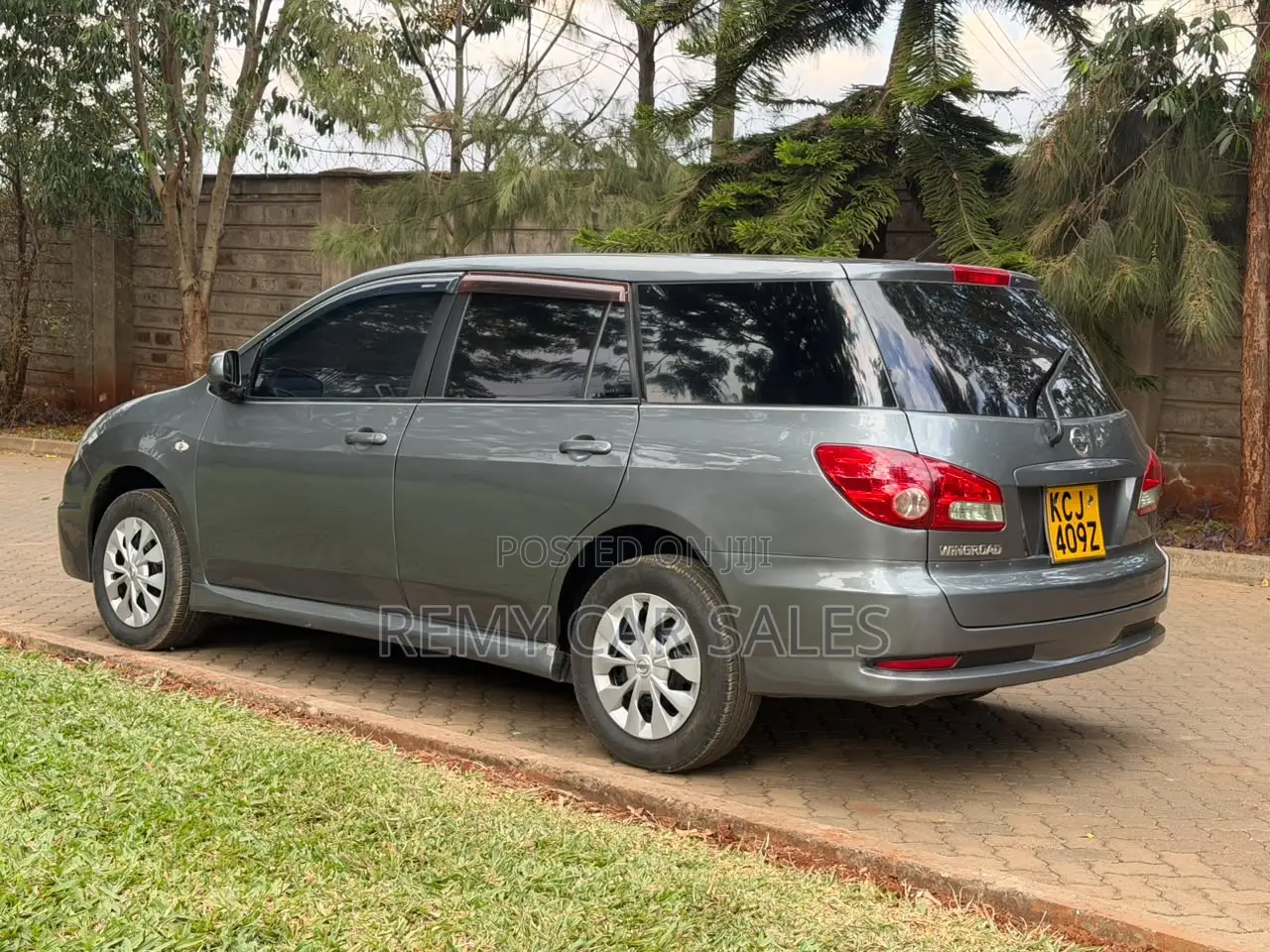 Nissan Wingroad 2010 Gray