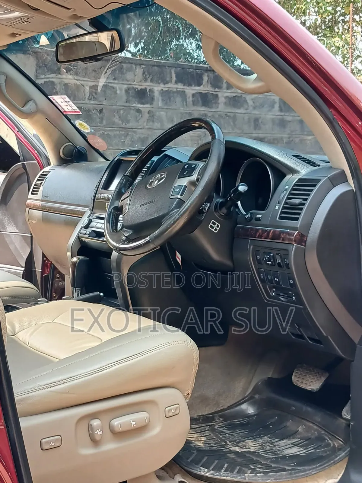 Toyota Land Cruiser 2010 Red