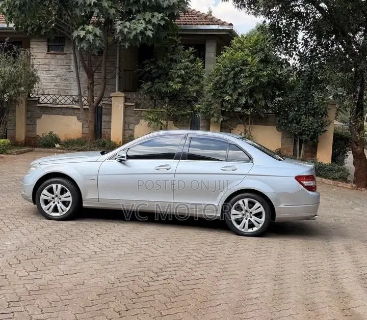 Mercedes-Benz C200 2010 Silver