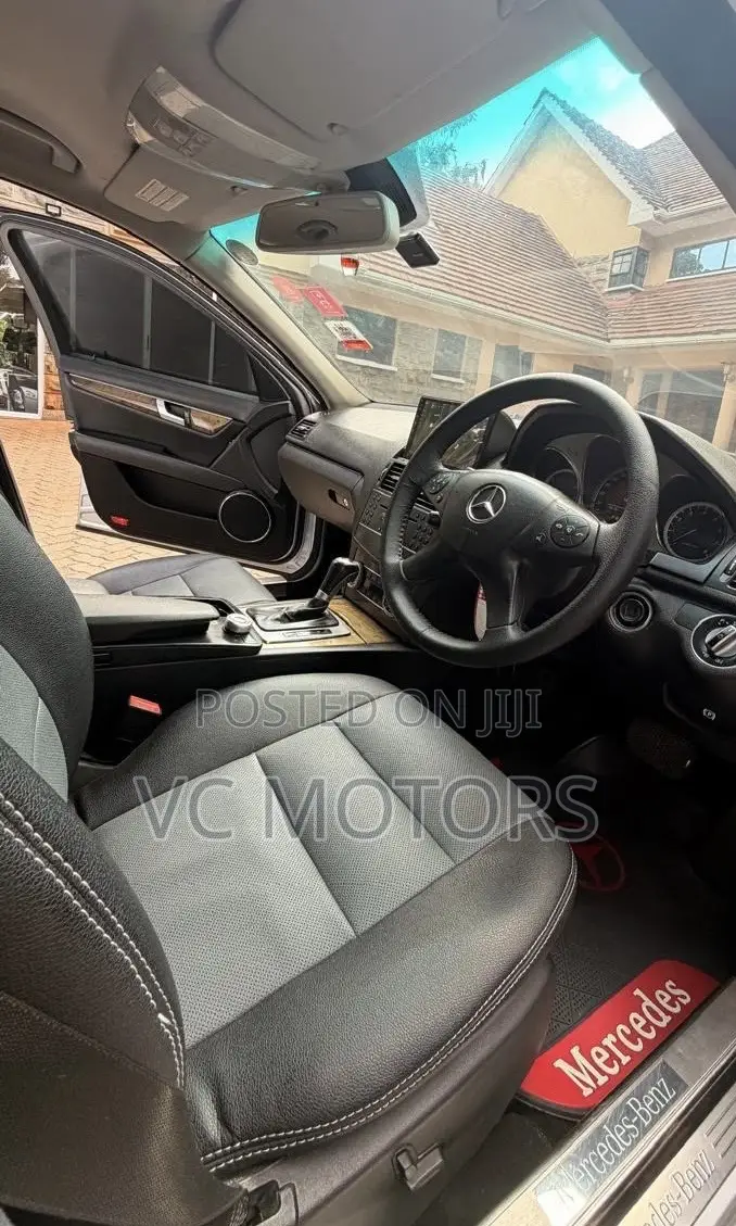 Mercedes-Benz C200 2010 Silver