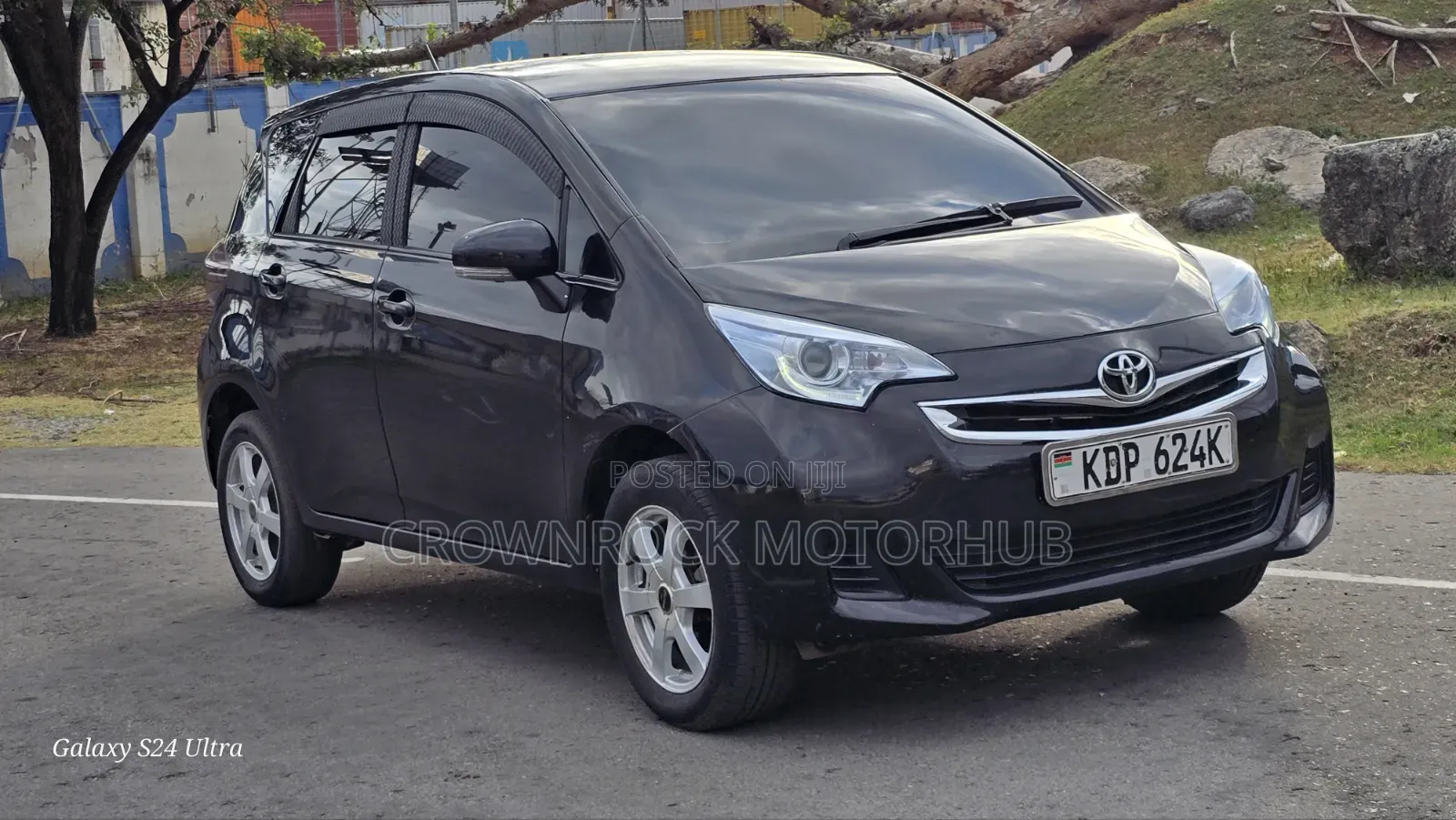 Toyota Ractis 2015 Black