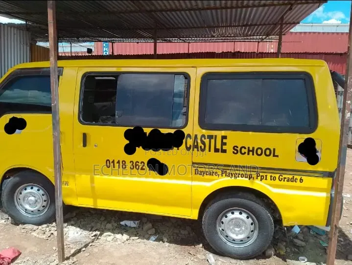 Nissan Vanette 2010 Yellow