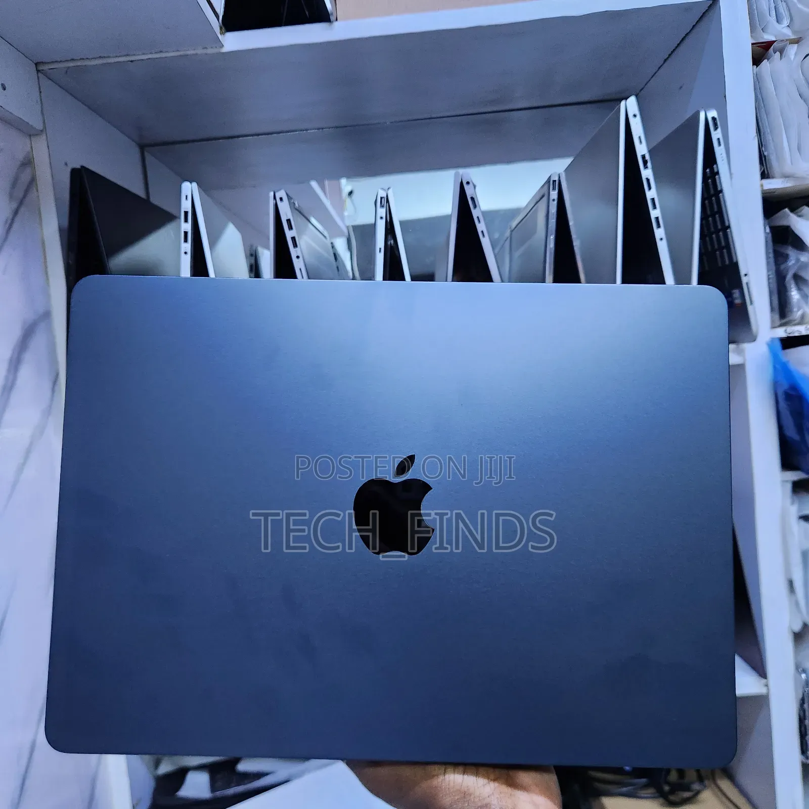 New Laptop Apple MacBook Pro 2025 M5 16GB Apple M5 SSD 512GB