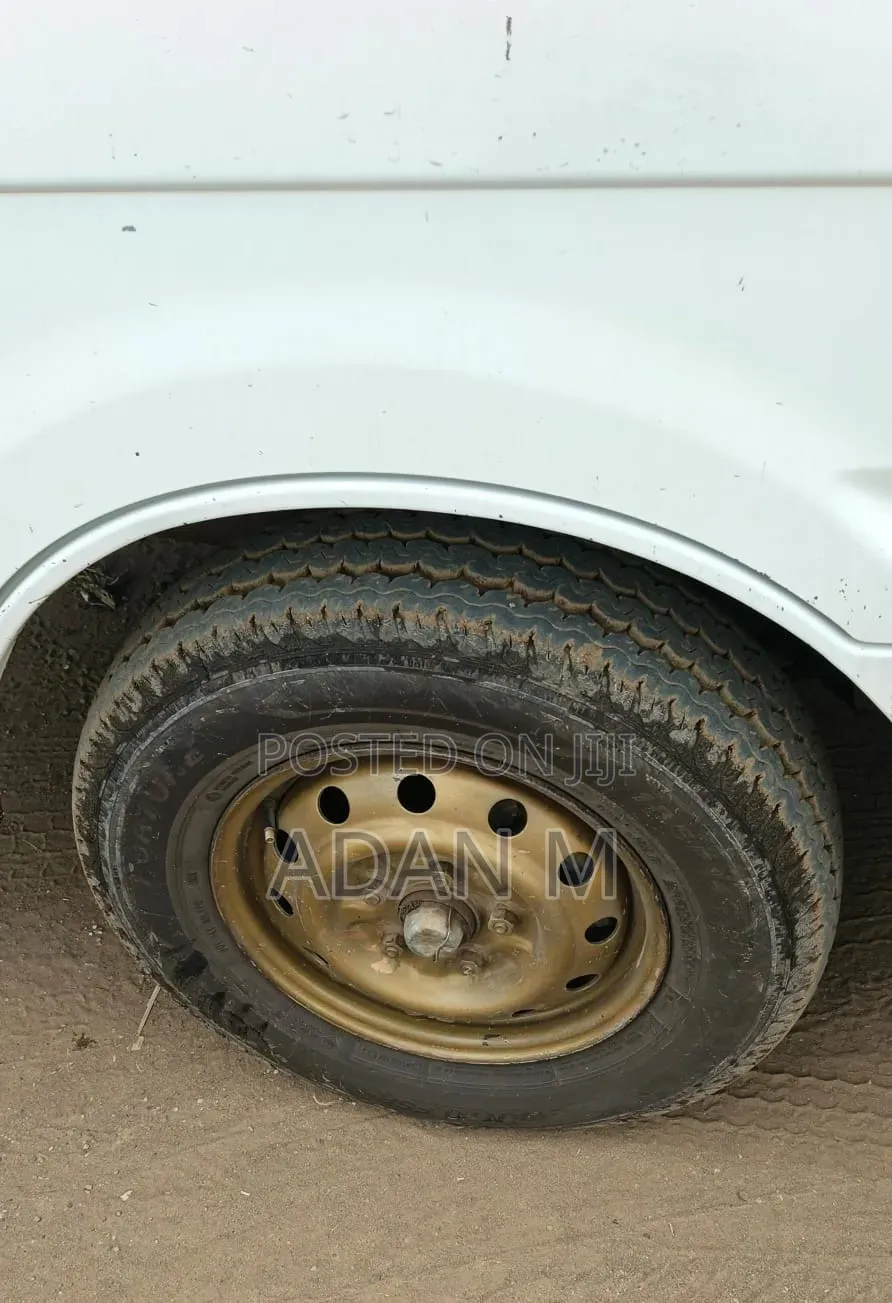 Car 2008 White
