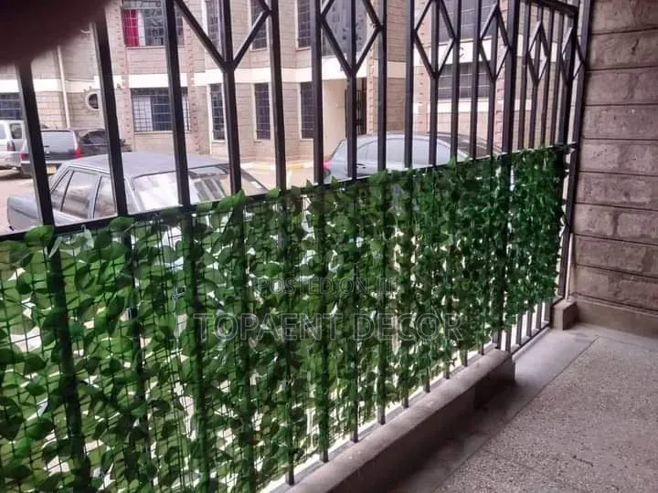 Privacy Guarantee Green Ivy Fence