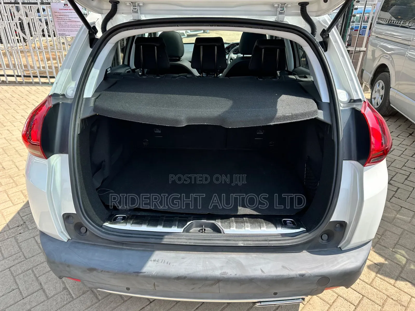 Peugeot 2008 2019 White