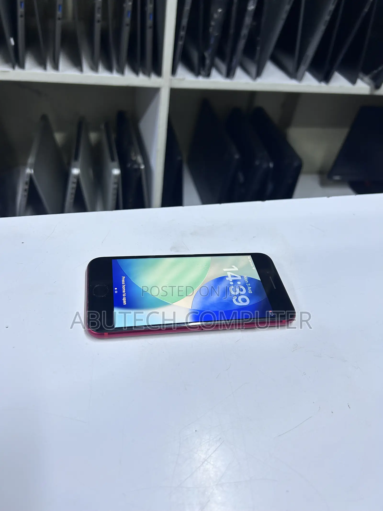 Apple iPhone SE 64 GB Red