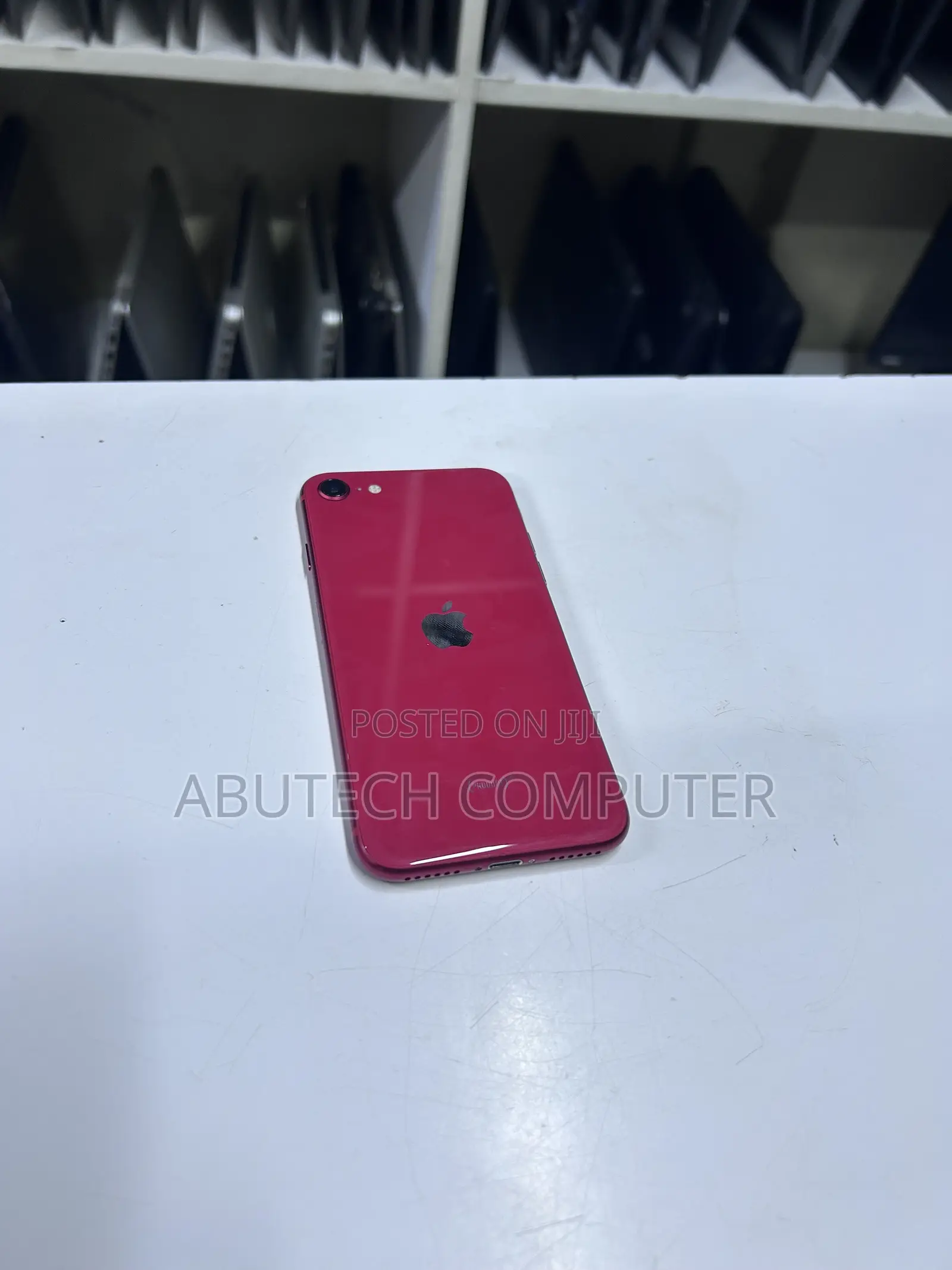 Apple iPhone SE 64 GB Red