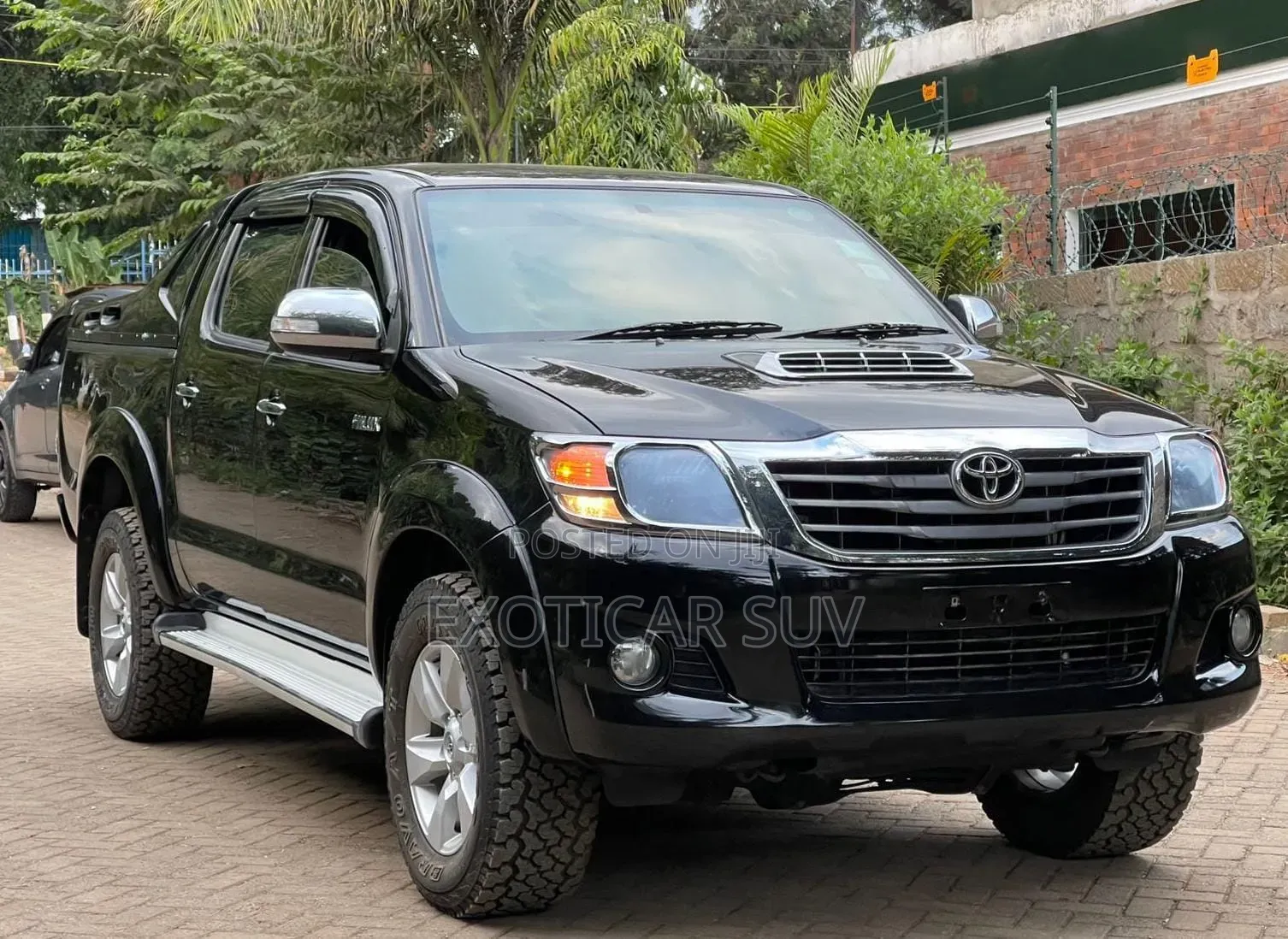 Toyota Hilux 2016 Black