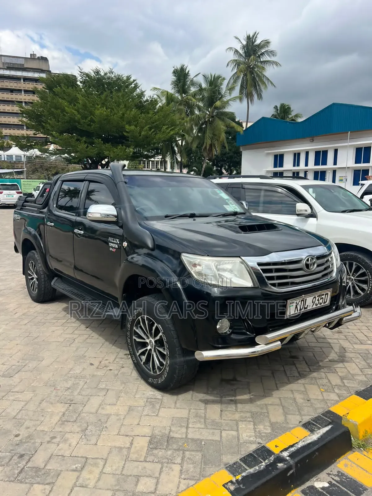 Toyota Hilux 2016 Black