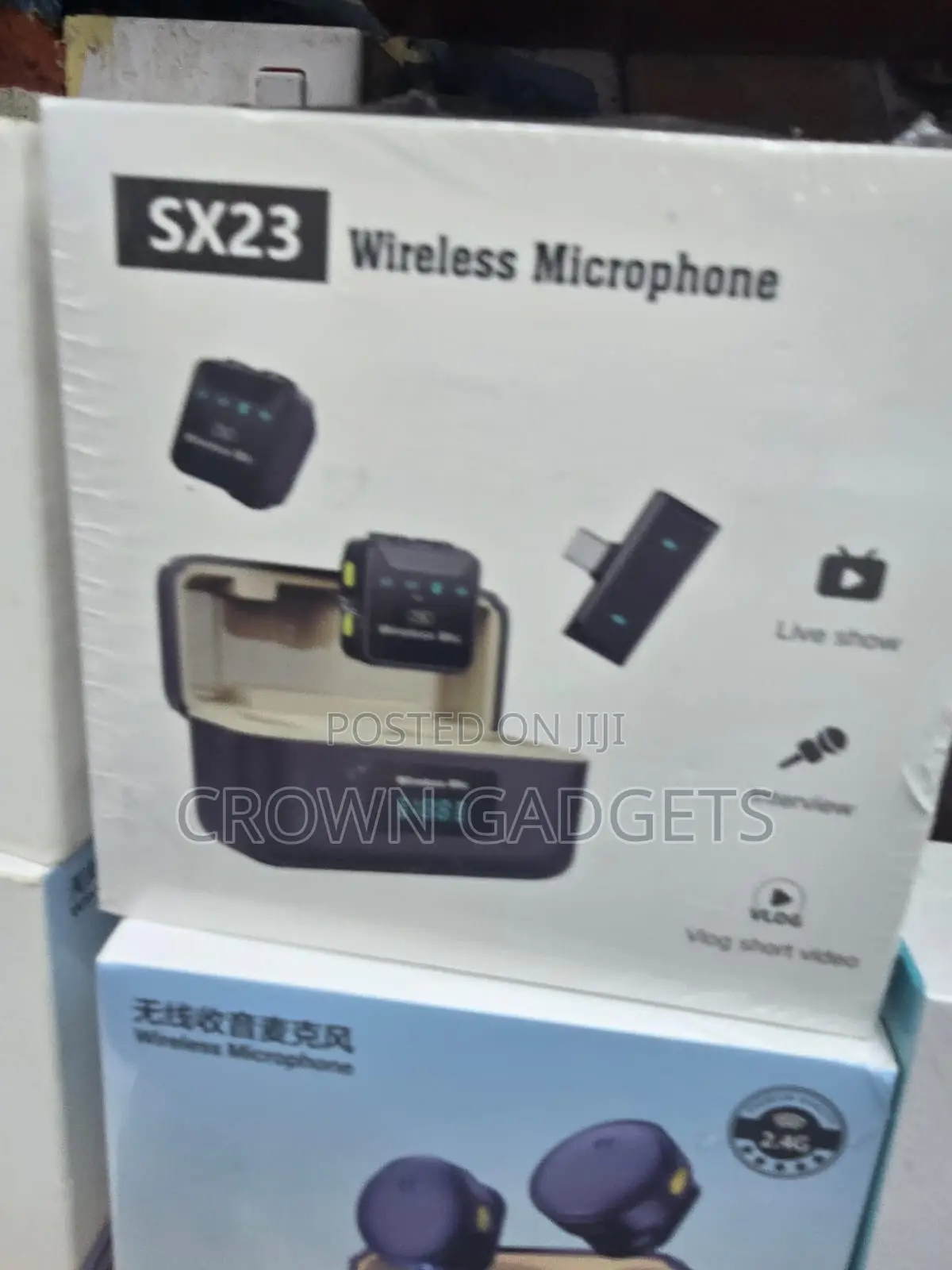 SX23 Wireless Lavalier Microphone With Charging Case Display