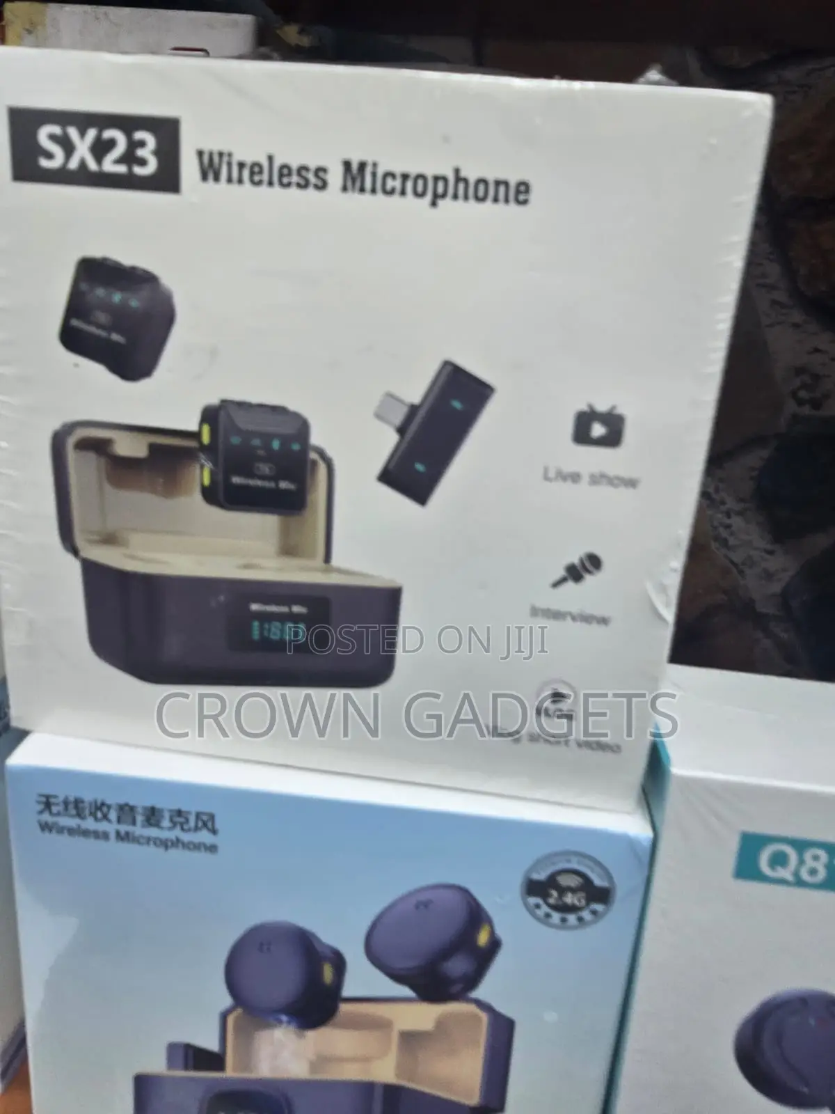 SX23 Wireless Lavalier Microphone With Charging Case Display