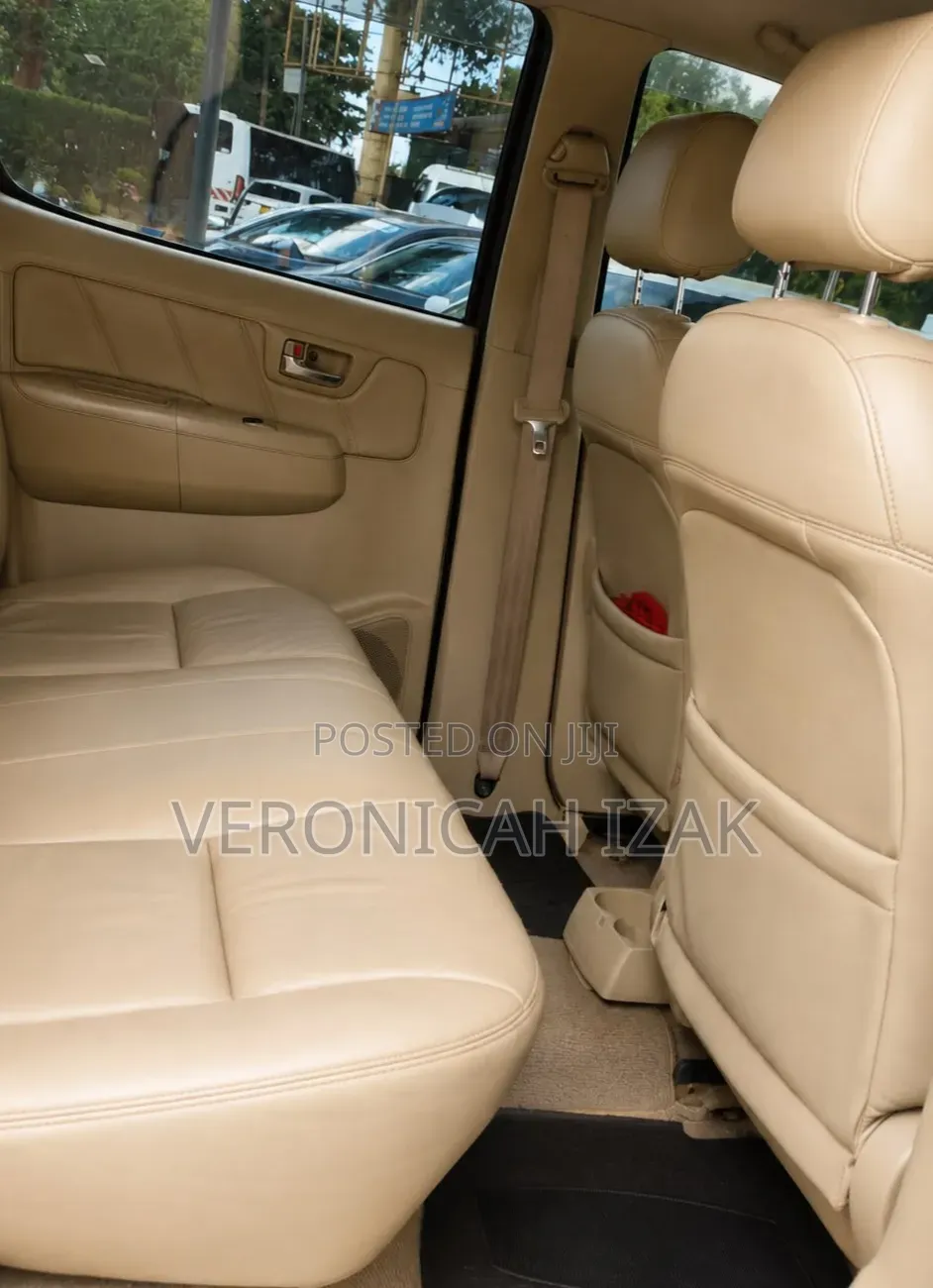 Toyota Hilux 2007 Gold