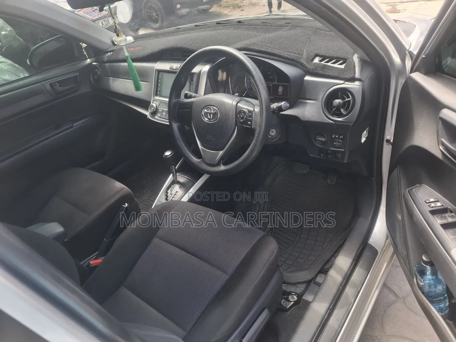 Toyota Corolla Fielder 2017 Silver