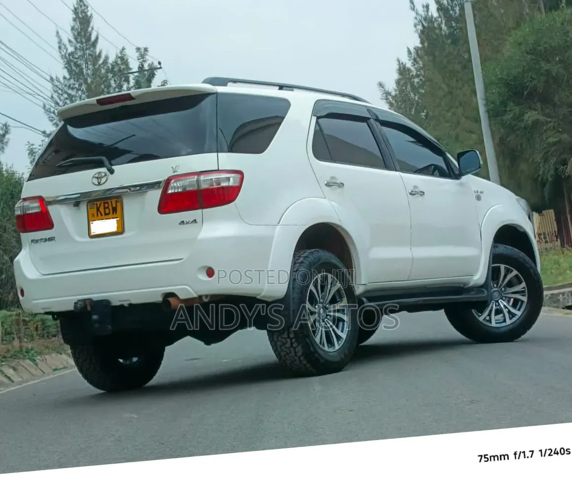 Toyota Fortuner 2007 White