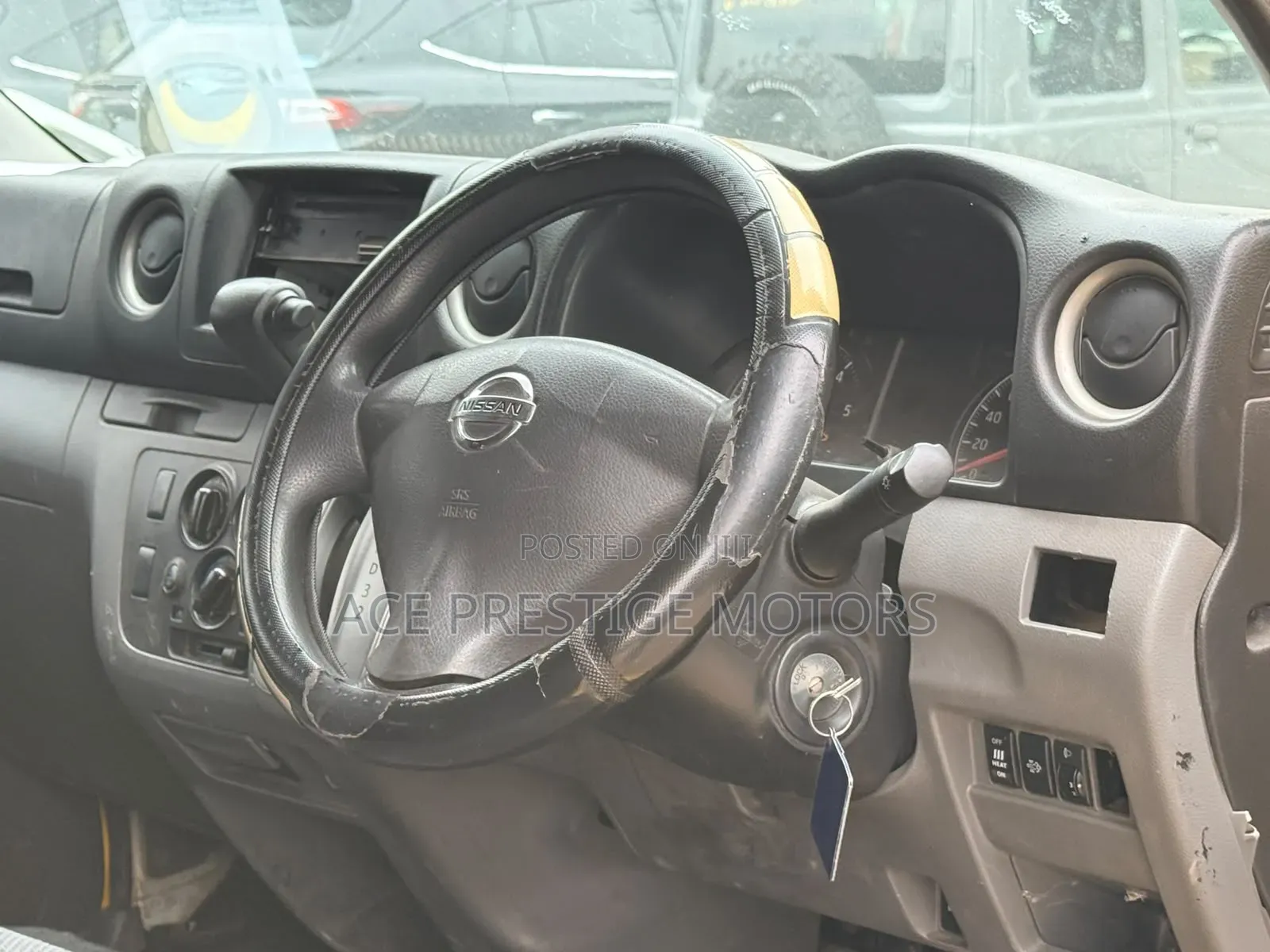 Nissan NV200 2013 Yellow