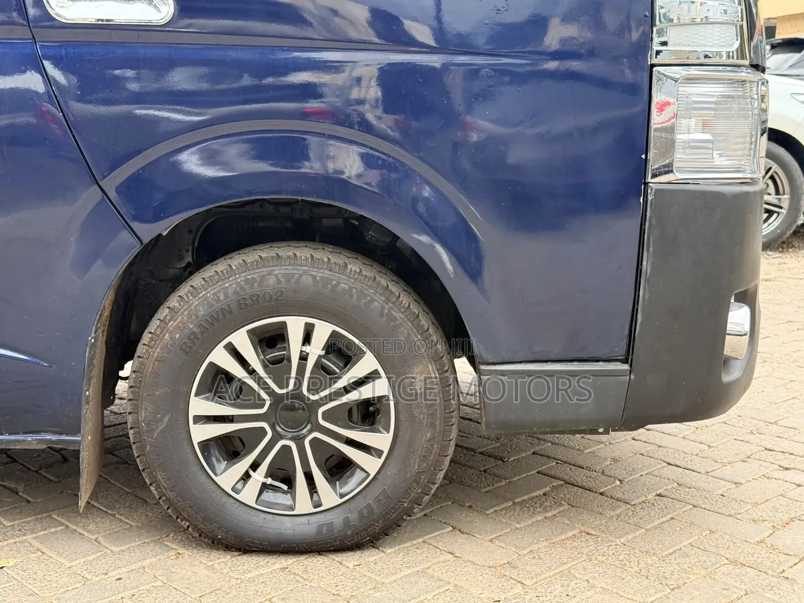 Toyota HiAce 2014 Blue