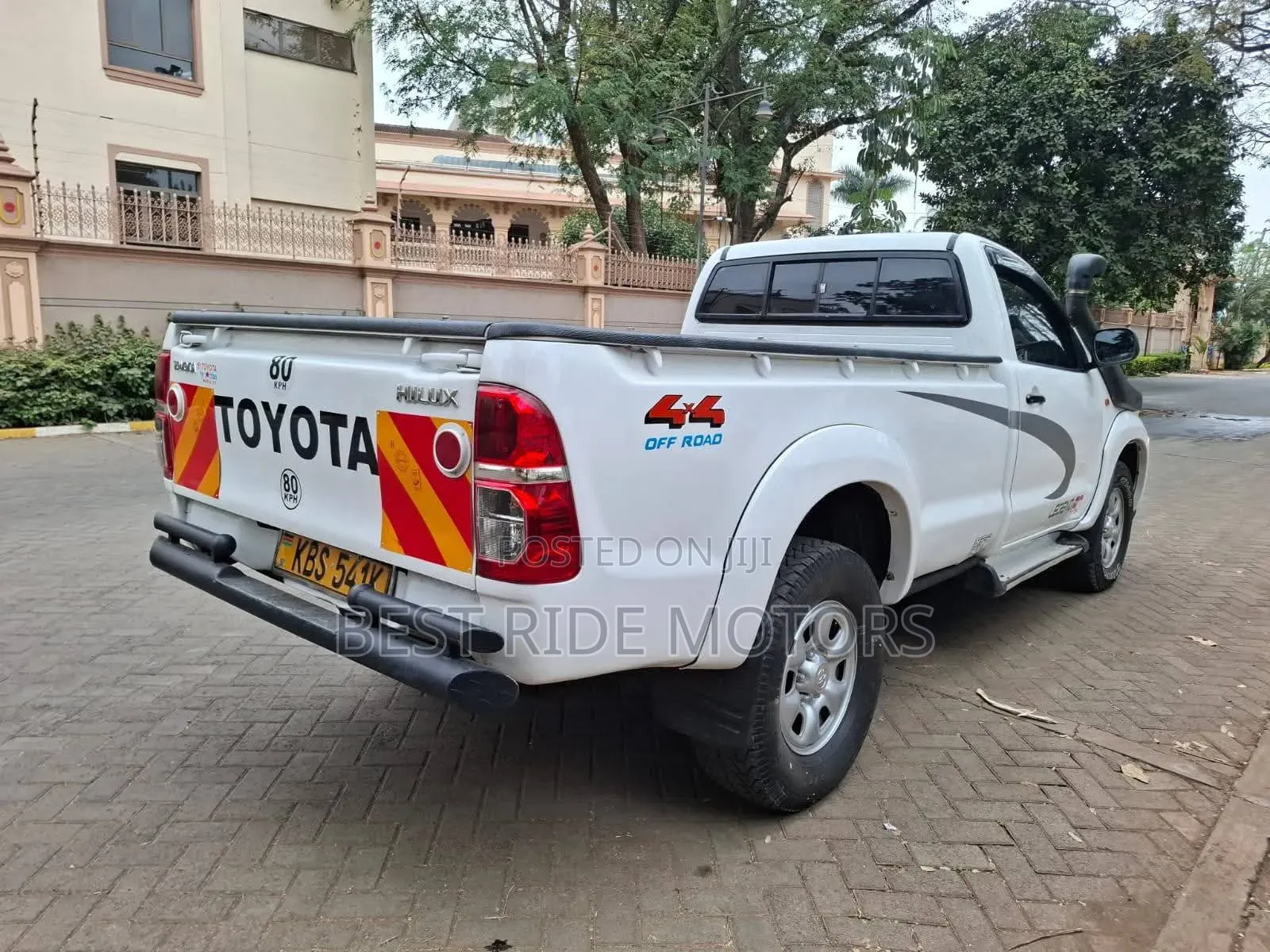 Toyota Hilux 2.5 D-4D 4X4 SRX 2012 Pearl