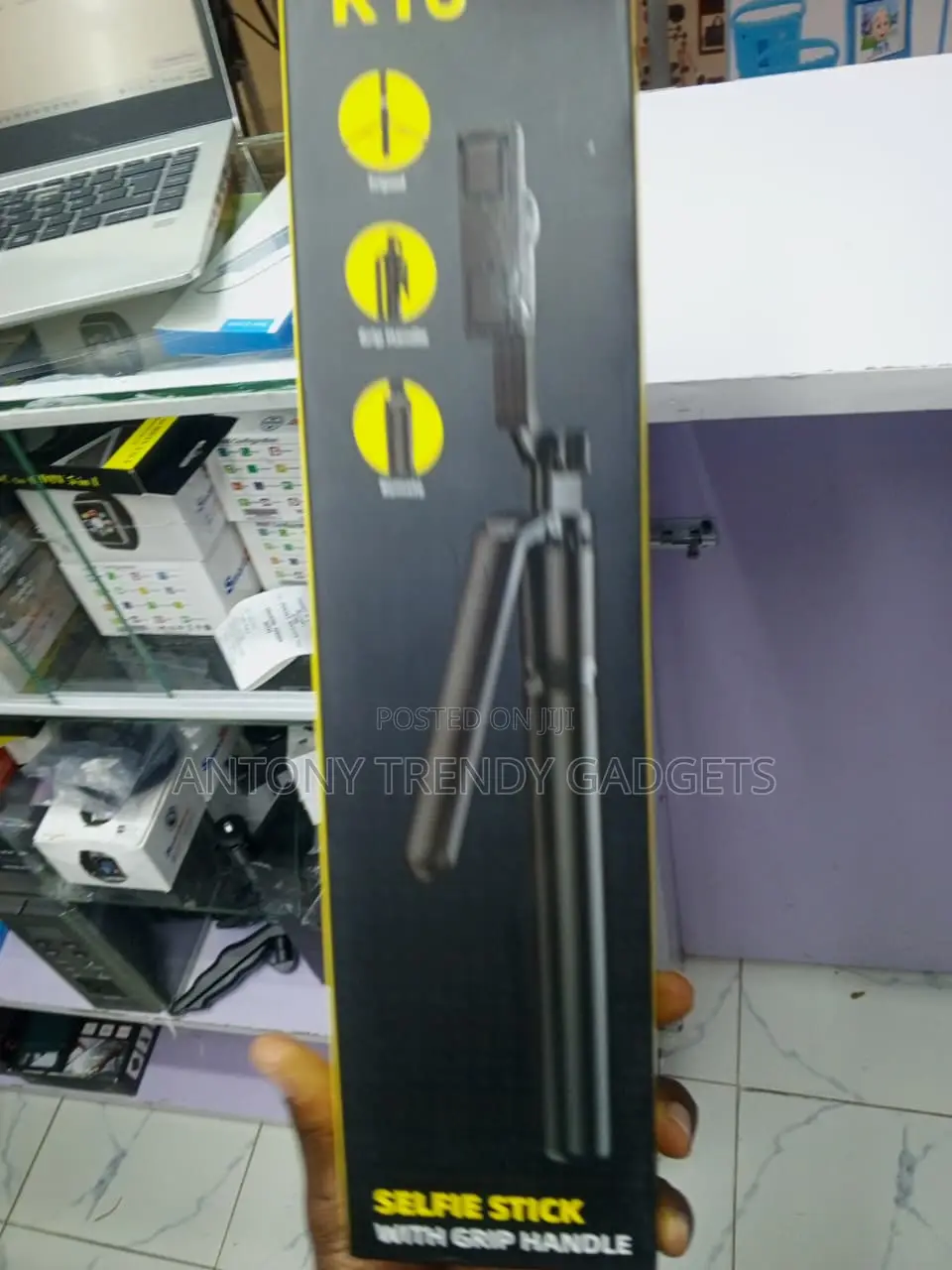 R16 Extendable Selfie Stick for iPhone Android Phones