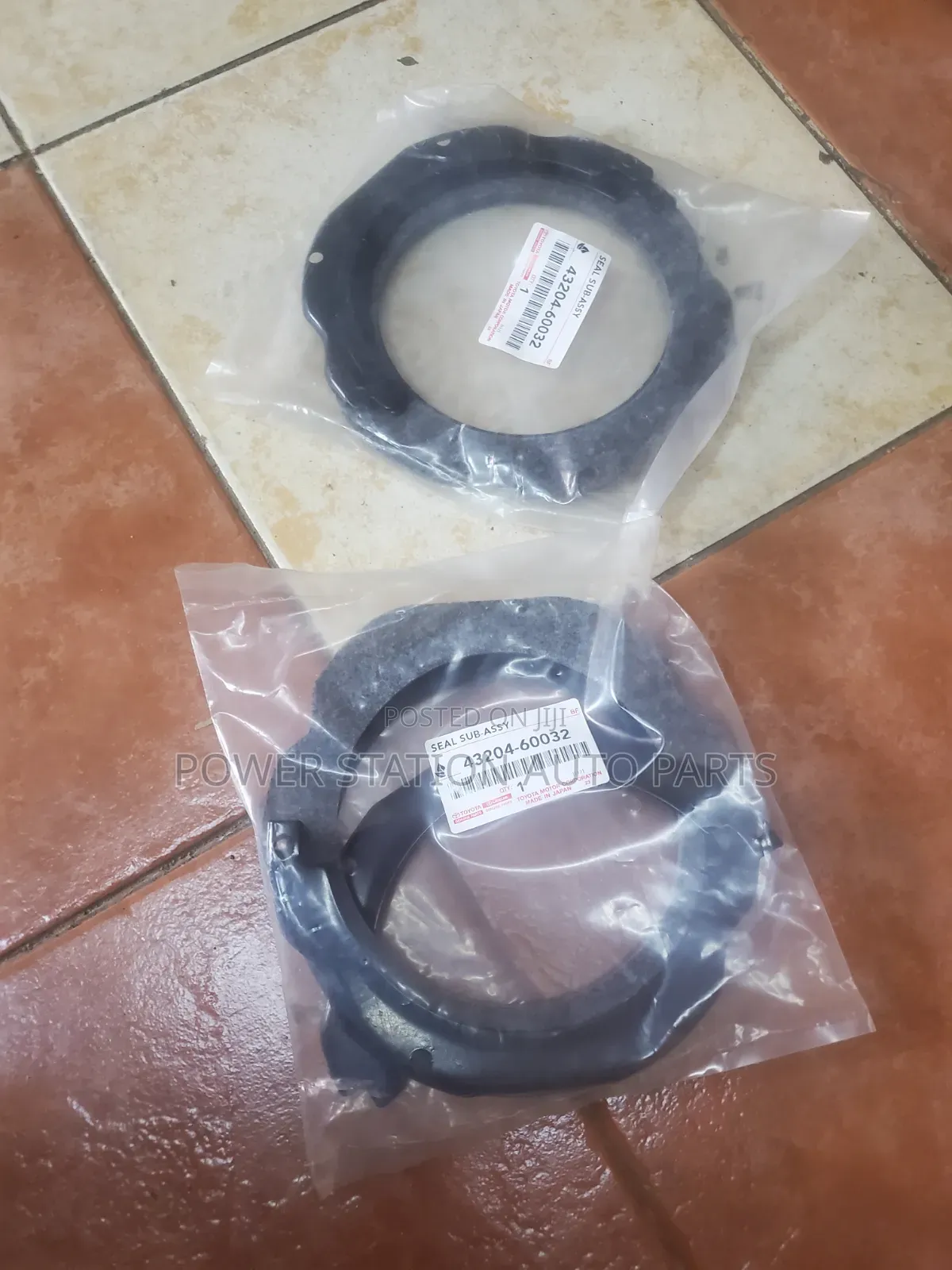 Toyota LC 79 Hub Seal 5000