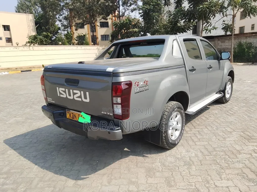 Isuzu D-MAX 2022 Brown