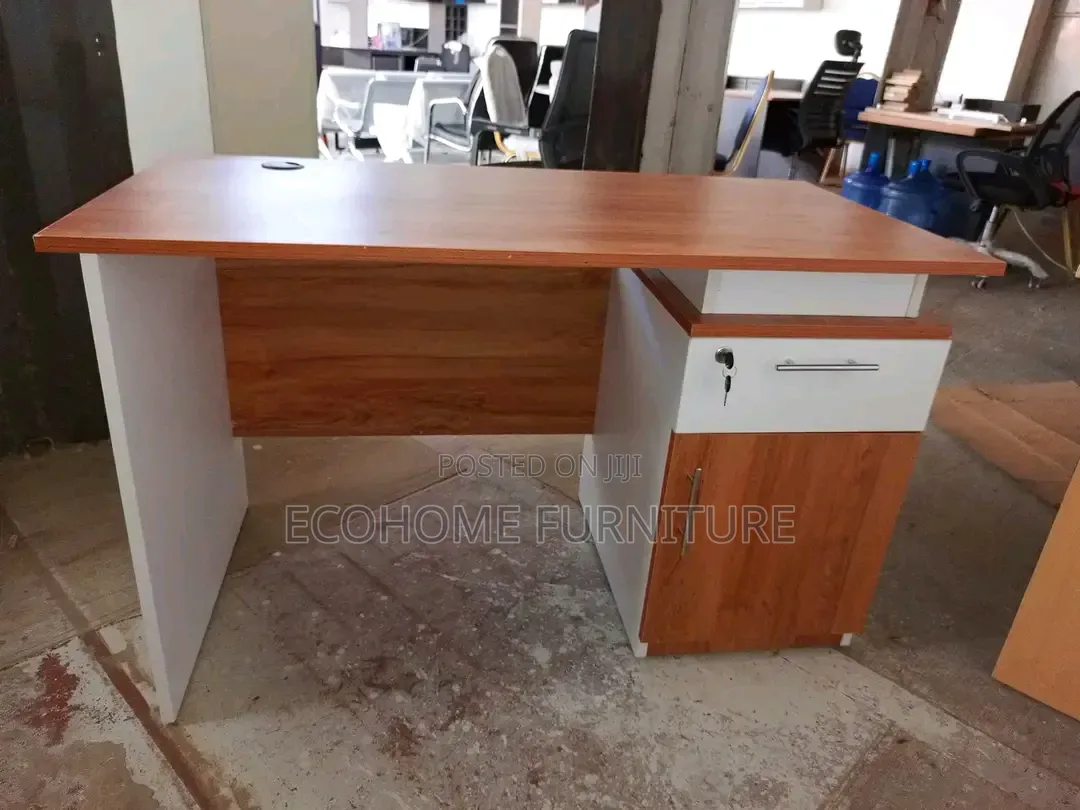 1.4m New Design Office Desk With Lockable Drawer