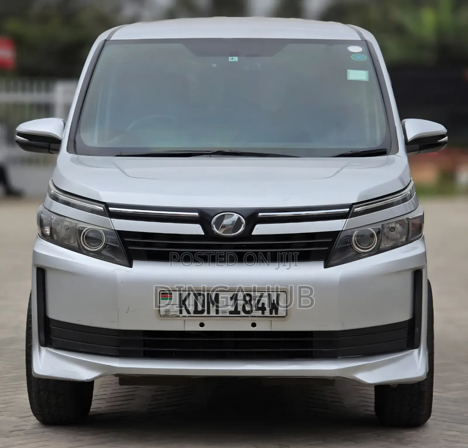 Toyota Voxy 2016 Silver
