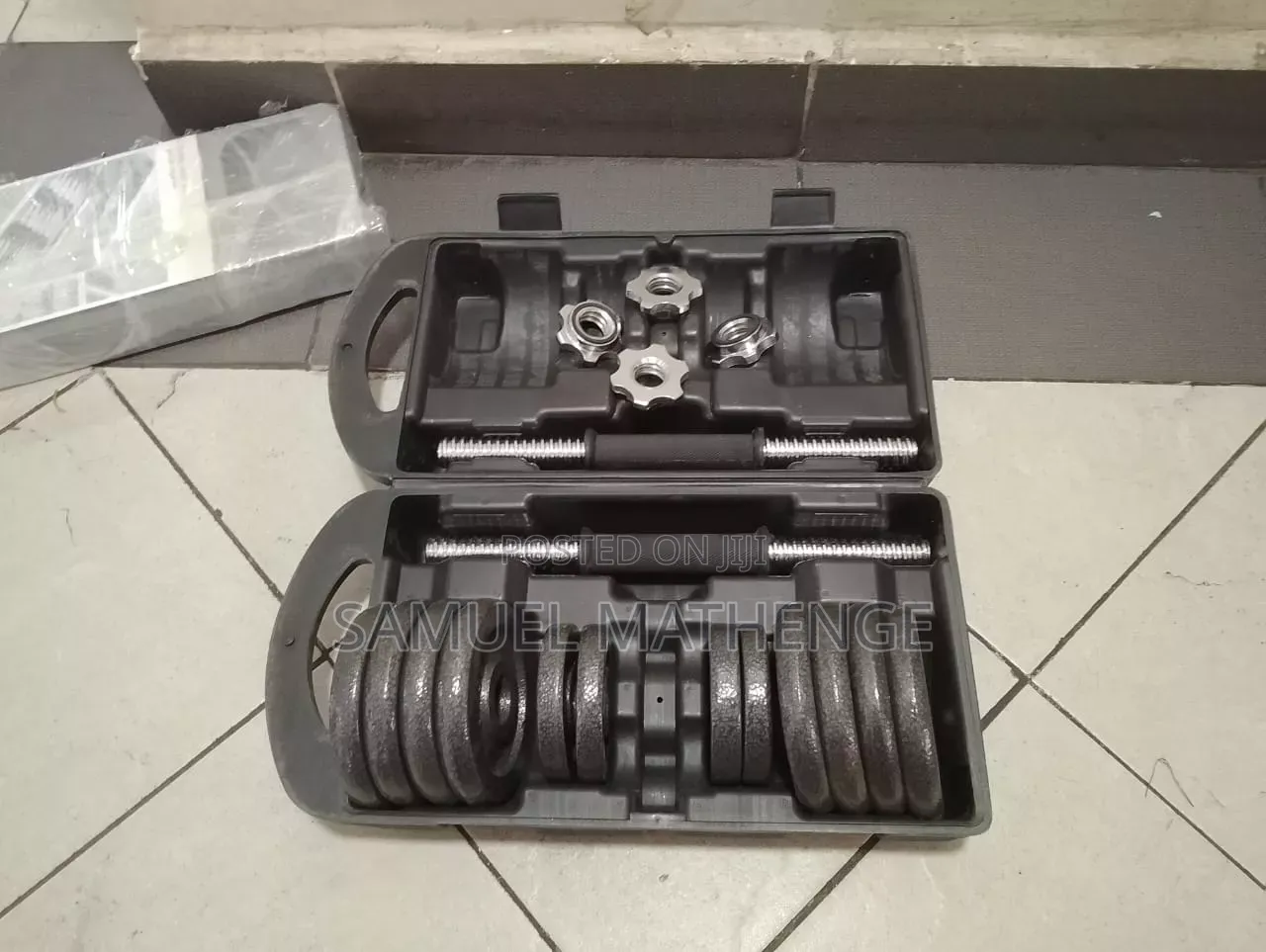 Adjustable Dumbbell Set With Weights and Carrying Case