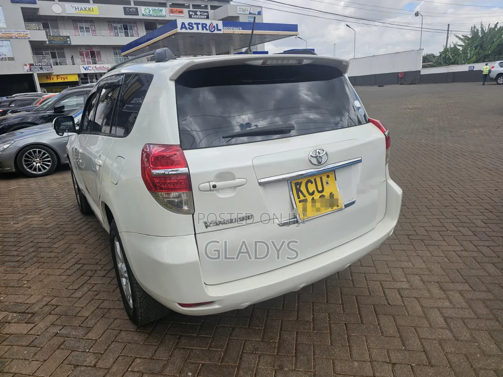 Toyota Vanguard 2013 White