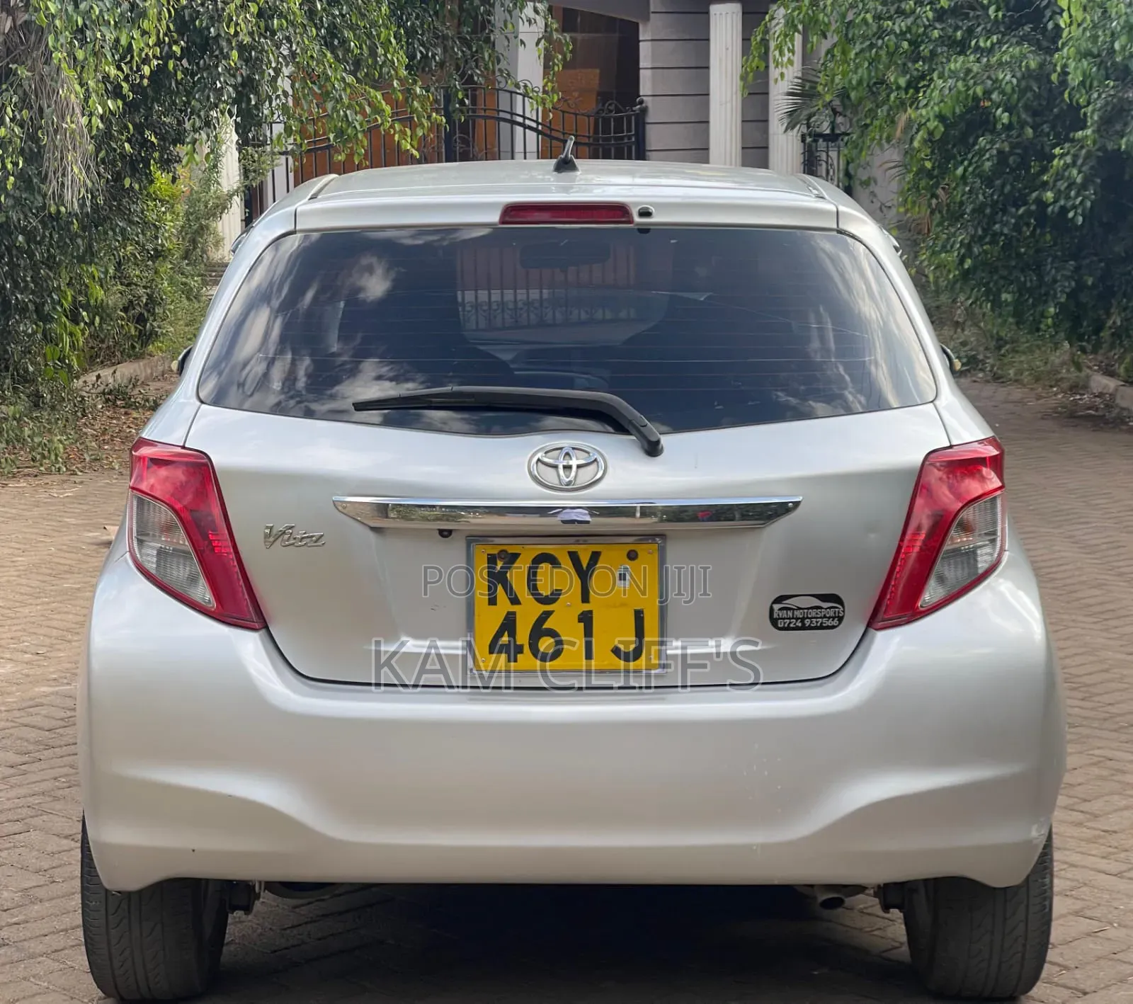 Toyota Vitz 2012 Silver